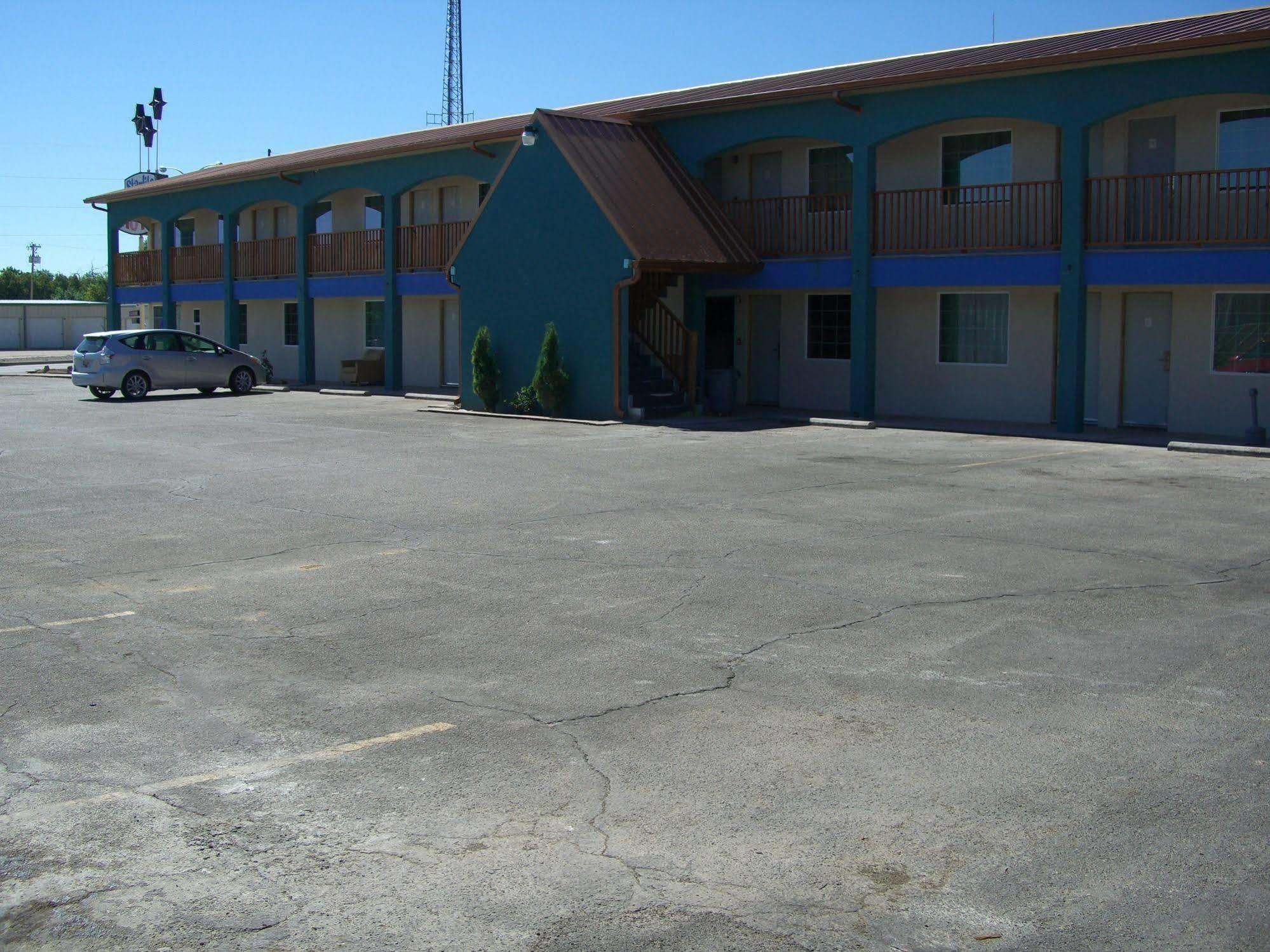 La Hacienda Inn Artesia Exterior photo