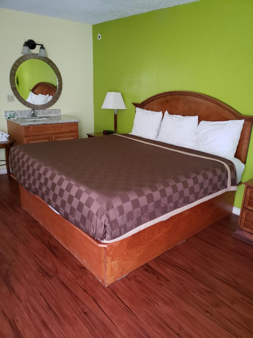 La Hacienda Inn Artesia Room photo